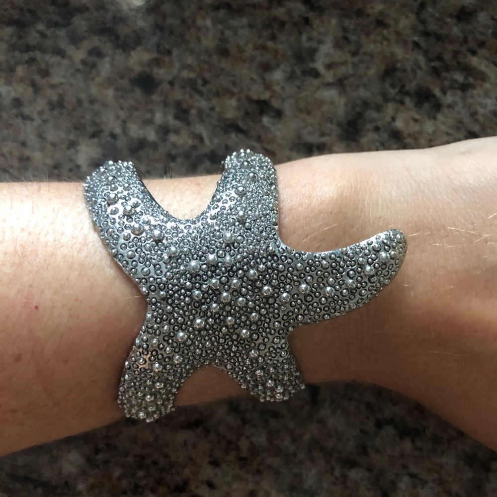 ✨✨ Starfish Bangle ✨✨ - Picture 3 of 9